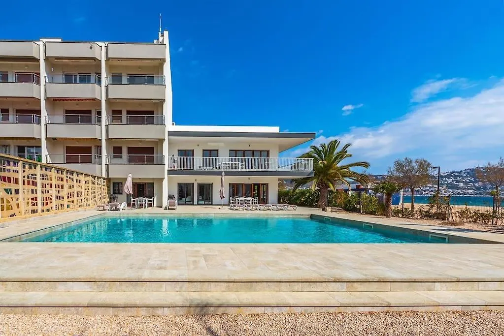 Beach Apartment - Front Line! Росас